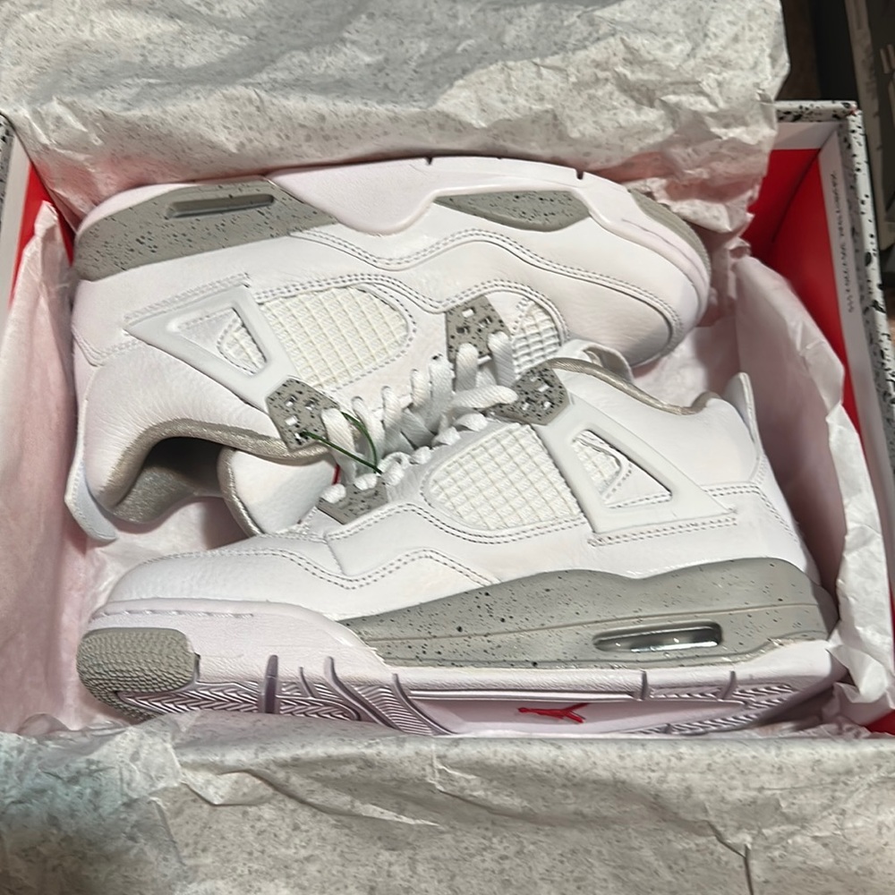 Children Jordan 4 Retro size 5.5Y 
White Oreo (2021) (GS)